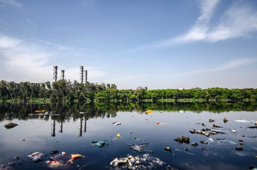 lake-polluted-environmental-wastes